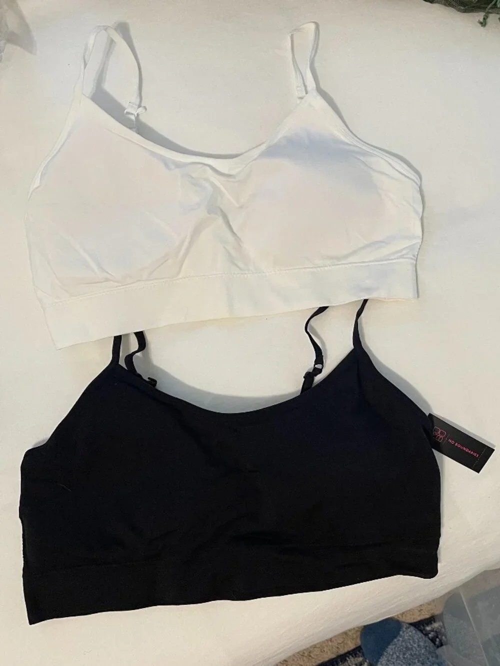 2x Seamless Cami Shelf Bras L White & Black Sports Scoopneck Lightly Padded